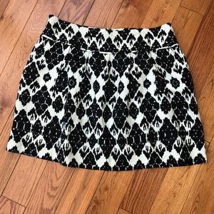 🎉3/$20🎉LOFT Black and White Skirt 12